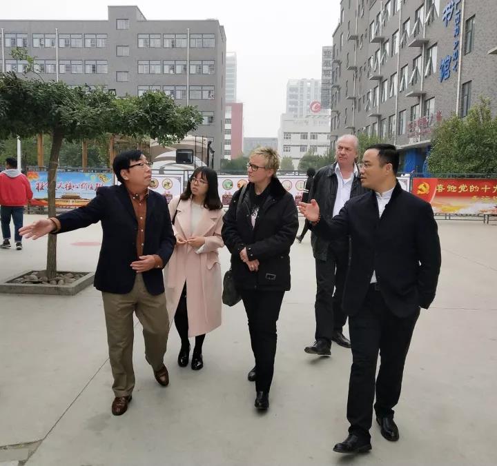 保定動力工程學校與德國兒童與教育工作聯盟簽署合作協議 保定動力工程學校與德國兒童與教育工作聯盟簽署合作協議
