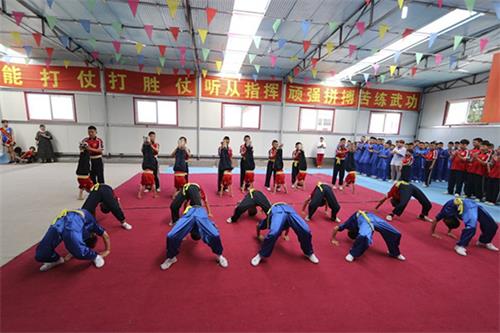 您的孩子讓您操心嗎?到這里來!河北武術學校給您一個驚喜! 您的孩子讓您操心嗎?到這里來!河北武術學校給您一個驚喜!