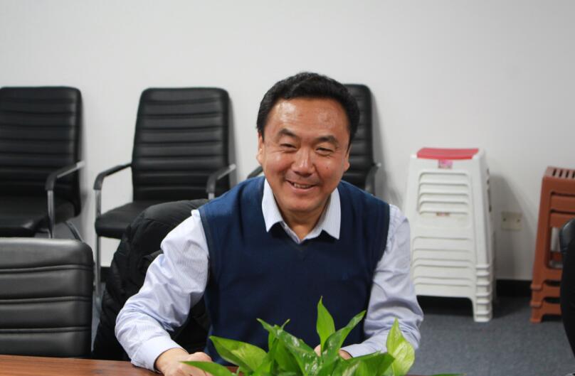 11月11日,石家莊財(cái)經(jīng)商貿(mào)學(xué)校梁校長攜劉納新、馮鶴兩位主任一行3人蒞臨唐山創(chuàng)元教育咨詢有限公司參觀交流。公司總經(jīng)理孟秋玲、市場(chǎng)部經(jīng)理董延爭(zhēng)、宋偉、技術(shù)總監(jiān)錢小穩(wěn)、策劃部經(jīng)理牛秋實(shí)等領(lǐng)導(dǎo)陪同參觀交流。 11月11日,石家莊財(cái)經(jīng)商貿(mào)學(xué)校梁校長攜劉納新、馮鶴兩位主任一行3人蒞臨唐山創(chuàng)元教育咨詢有限公司參觀交流。公司總經(jīng)理孟秋玲、市場(chǎng)部經(jīng)理董延爭(zhēng)、宋偉、技術(shù)總監(jiān)錢小穩(wěn)、策劃部經(jīng)理牛秋實(shí)等領(lǐng)導(dǎo)陪同參觀交流。