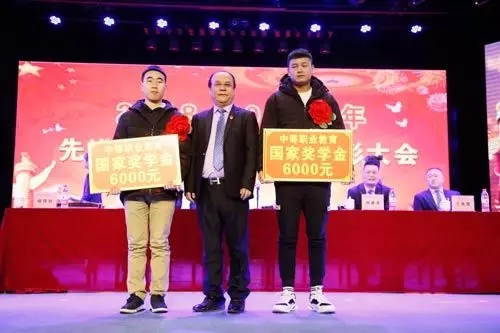 西安建筑工程技師學院2018-2019學年度先進個人、先進集體表彰大會圓滿結束 西安建筑工程技師學院2018-2019學年度先進個人、先進集體表彰大會圓滿結束