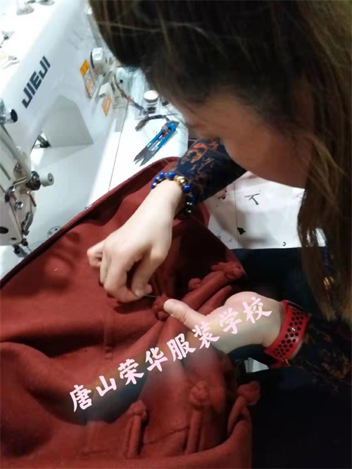 唐山榮華服裝學校協助開店嗎? 唐山榮華服裝學校協助開店嗎?